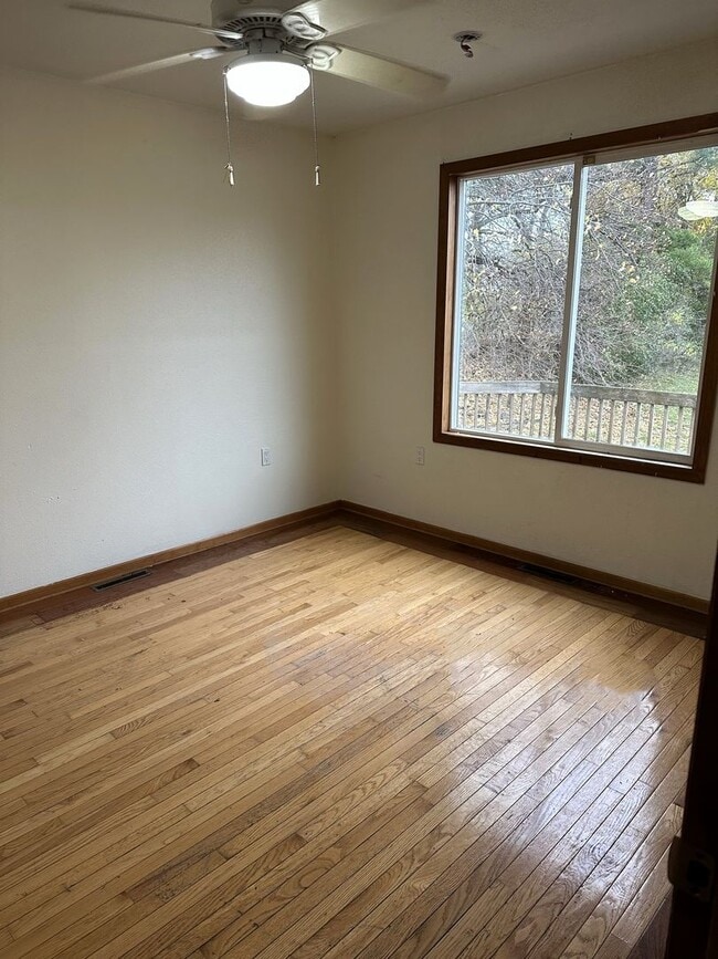 Building Photo - 3BR | 2BA | 1 Car Home in Whitewater
