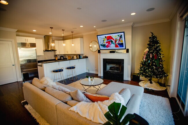 Building Photo - 843 W Fletcher St