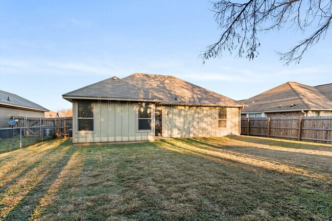 Building Photo - 120 Flat Creek Dr