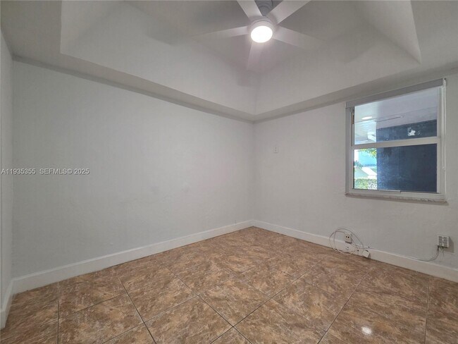 Building Photo - 6240 SW 21st St