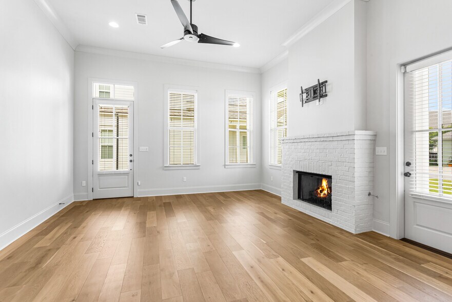 Building Photo - 10758 Moss Grove Ln