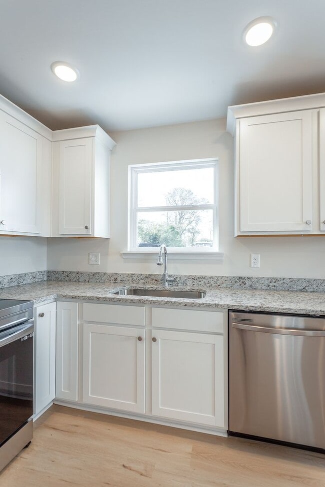 Building Photo - Brand-New 2 Bedroom Home in Chattanooga with Modern Finishes