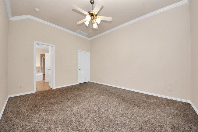 Building Photo - 122 Persimmon Dr