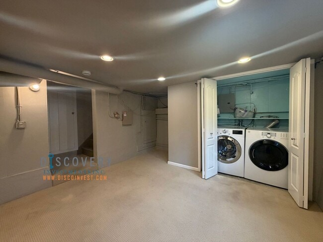 Building Photo - Lakeshore Craftsman with Detached Cottage and Versatile Bonus Rooms