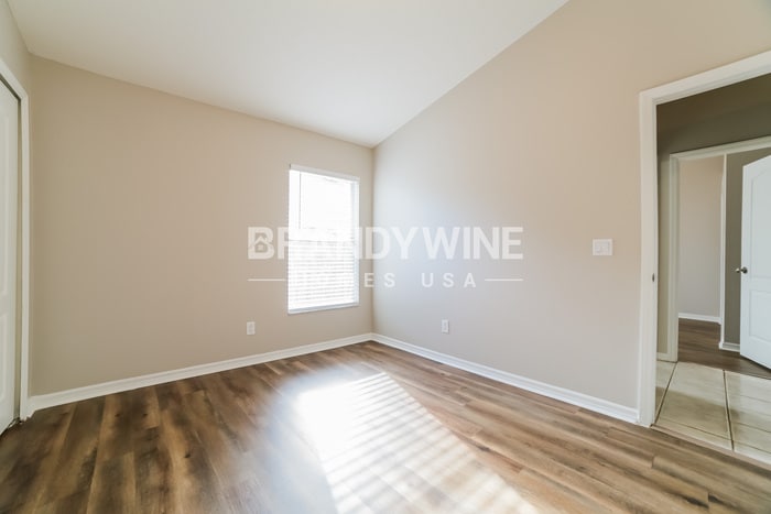 Building Photo - 1427 Lake Shore Ranch Dr