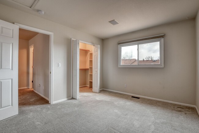 Building Photo - Spacious townhome in desirable Northgate c...