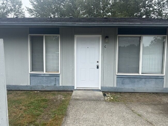 Building Photo - Cozy 1 Bedroom Apartment- $200 off 1st Mon...