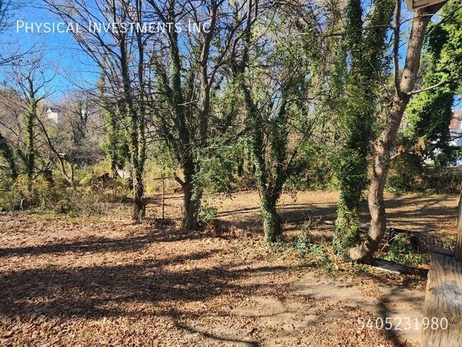 Building Photo - 412 Hanover Ave NW