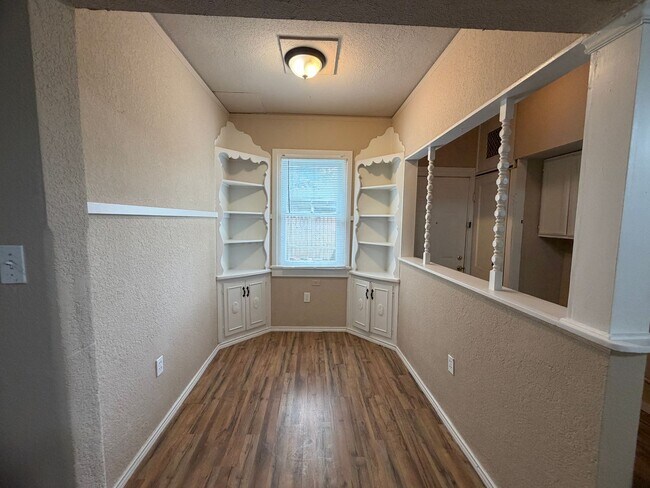 Building Photo - Charming Highland Park Home
