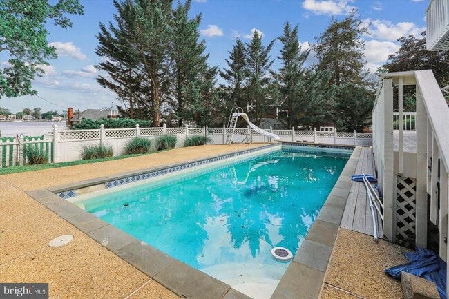Building Photo - 404 Fairlea Dr