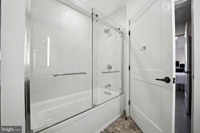 Building Photo - 70 N Street SE Unit 913