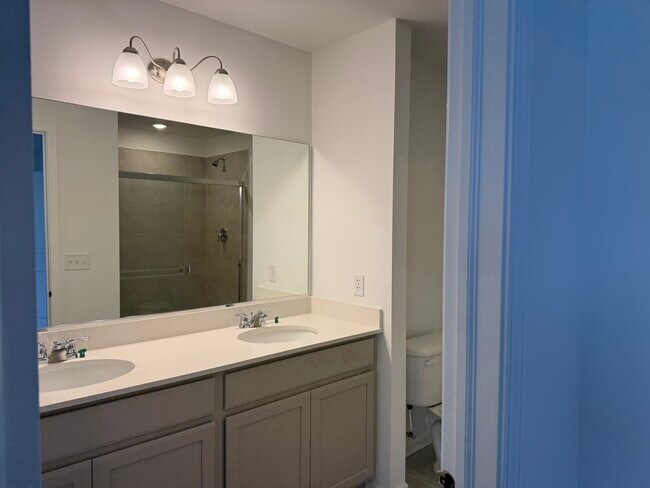 Building Photo - 302 Kingsport Dr