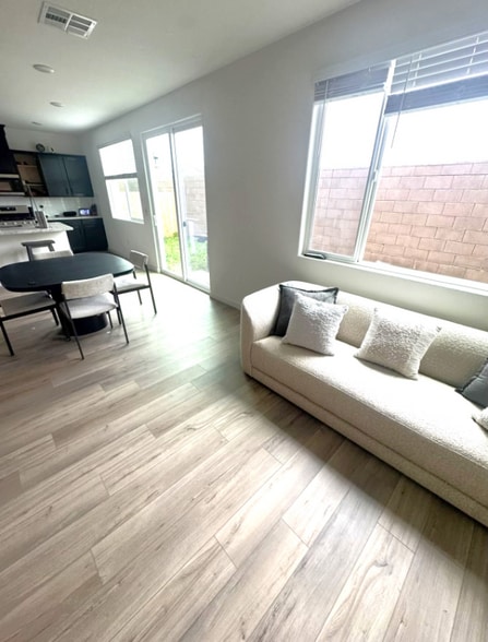 Building Photo - 1379 Leonhardt Lp