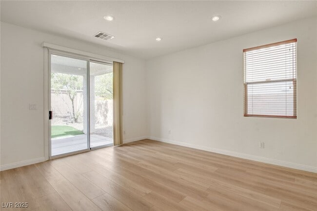 Building Photo - 10808 Wallflower Ave