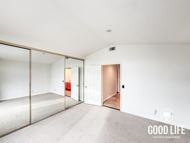 Building Photo - 709 S Hidden Creek Cir