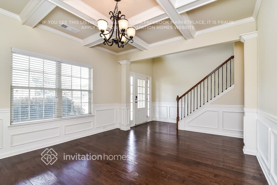 Building Photo - 5015 Carriage Bridge Ln