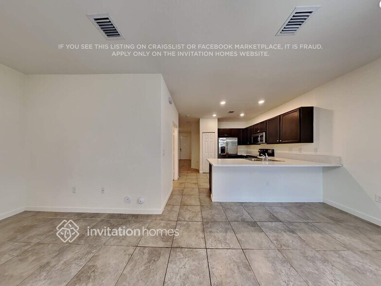 Building Photo - 3353 SE 2nd Ct