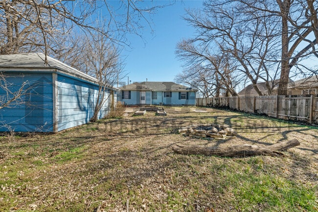 Building Photo - 2225 N Chautauqua St