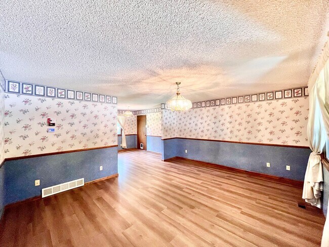 Building Photo - Spacious 4 bed/ 3 bath Two Story Home with Finished Basement - Lawn and Garden Care Included, New...