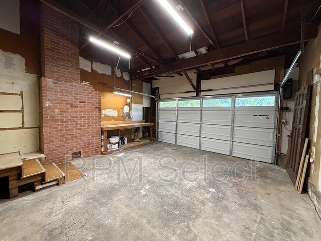 Building Photo - 7000 Dudley St