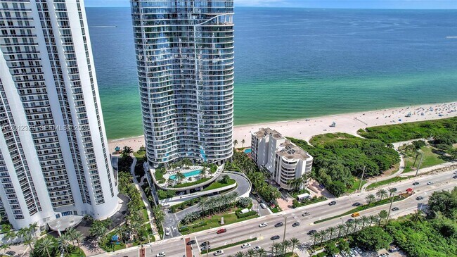 Building Photo - 15701 Collins Ave