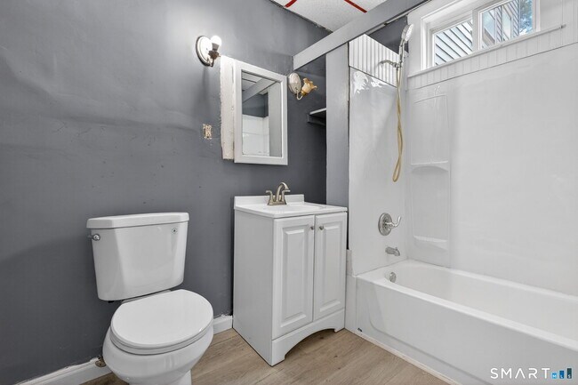 Building Photo - 187 Whitney St