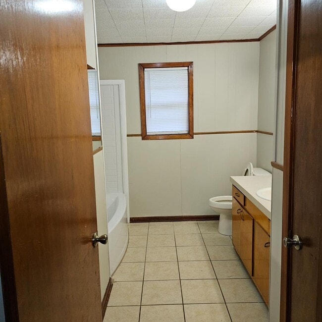 Building Photo - 1123 W Camellia Dr