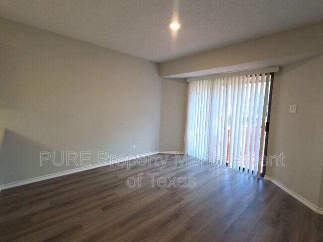Building Photo - 1406 Bullhill Cove