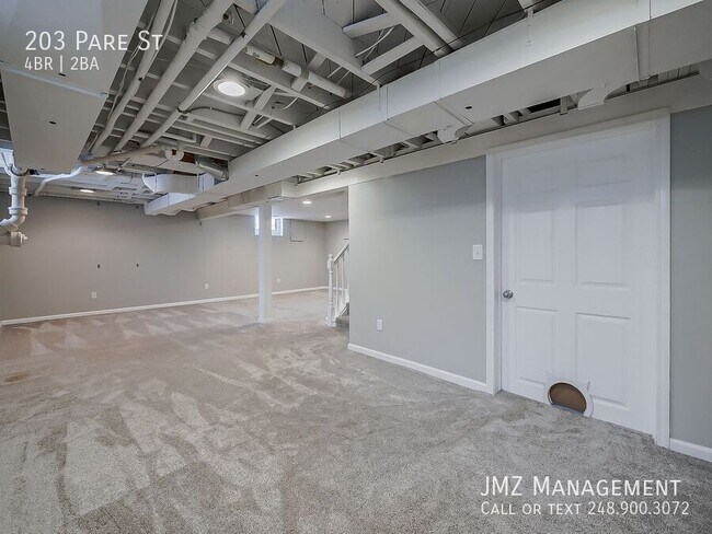 Building Photo - 203 Pare St