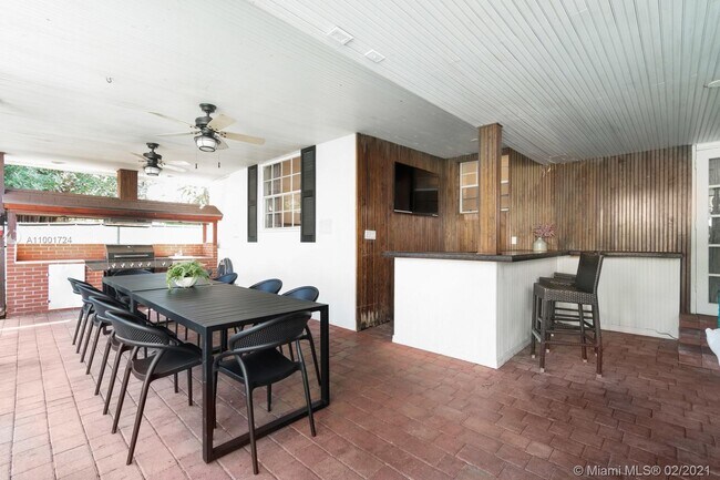 Building Photo - 5943 Biscayne Blvd