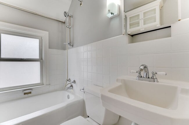 Building Photo - Gorgeous Uptown 4-bed 2-bath Single-Family House w/ Garage + Fenced-In Yard