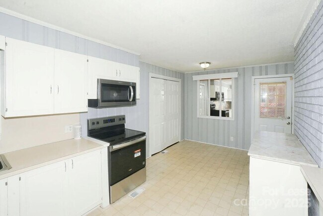 Building Photo - 1632 Kimberly Dr