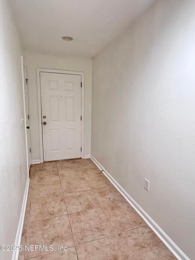 Building Photo - 302 Cherry Way