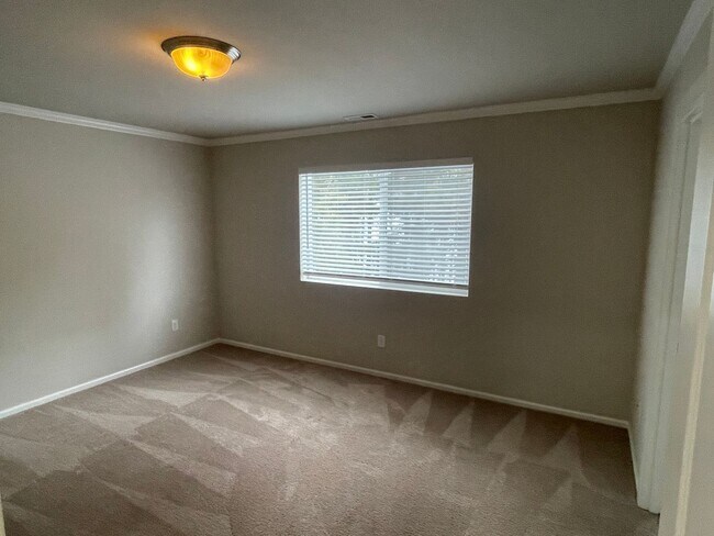 Building Photo - Gorgeous 4 Bed 3 Bath Home Built in 2019!