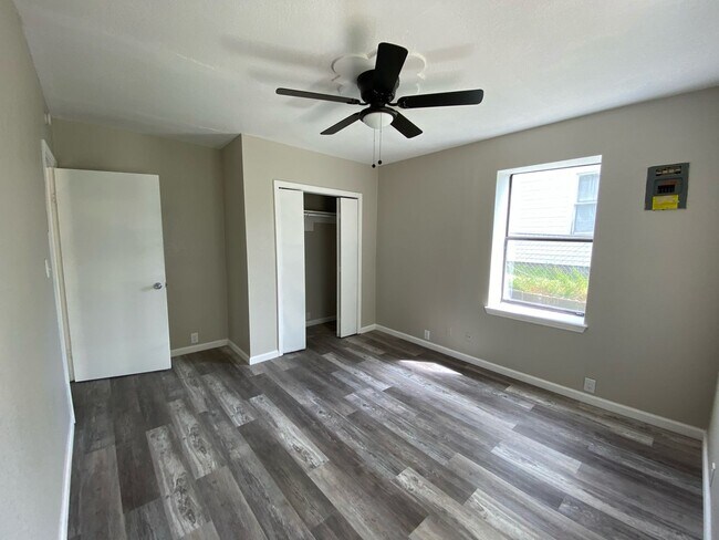 Building Photo - Cozy Sandsprings Home