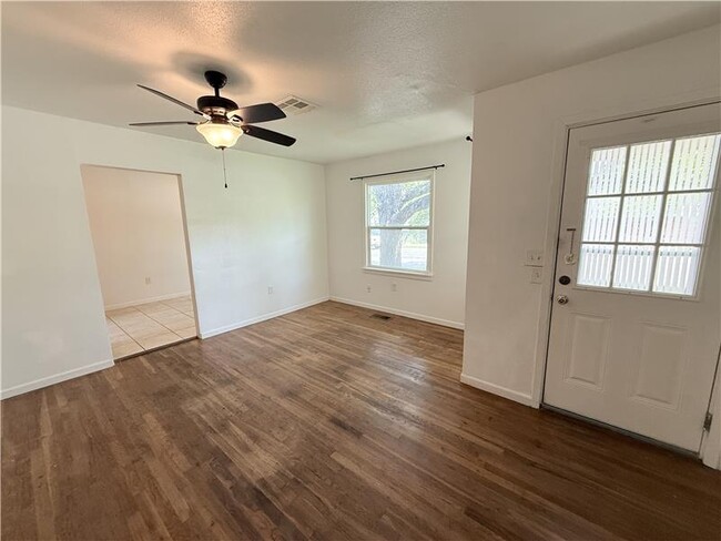 Building Photo - 1004 S 3rd St