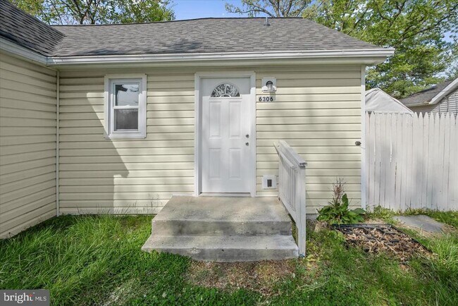 Building Photo - 6306 Leapley Rd
