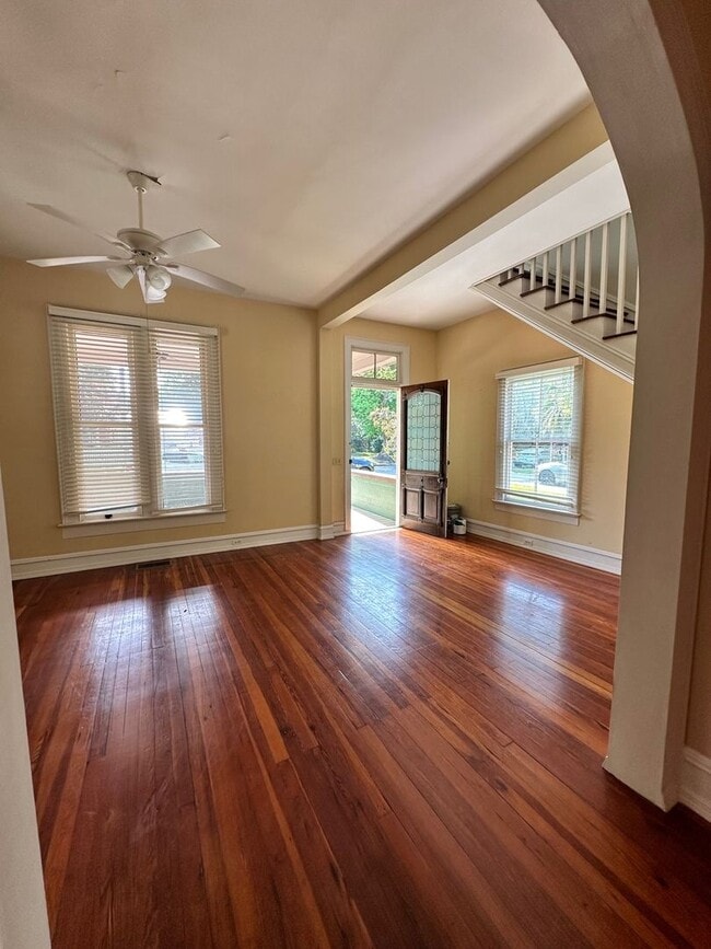 Building Photo - Downtown Fernandina Beach! Sunny 2 Story!