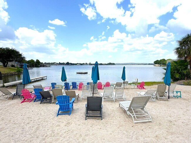 Building Photo - 604 Highcrest Dr