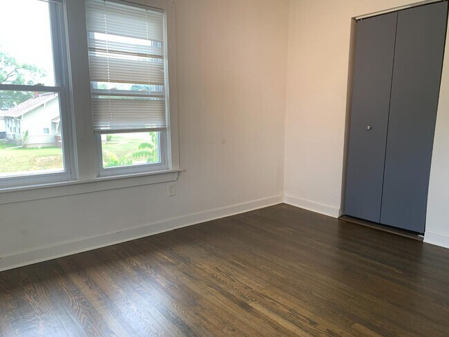 Building Photo - 207 N Prospect Rd