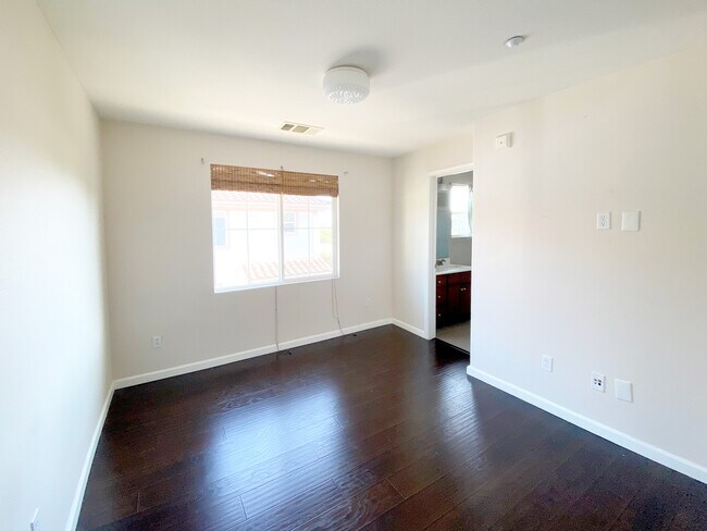 Building Photo - 2833 Alnwick Ave
