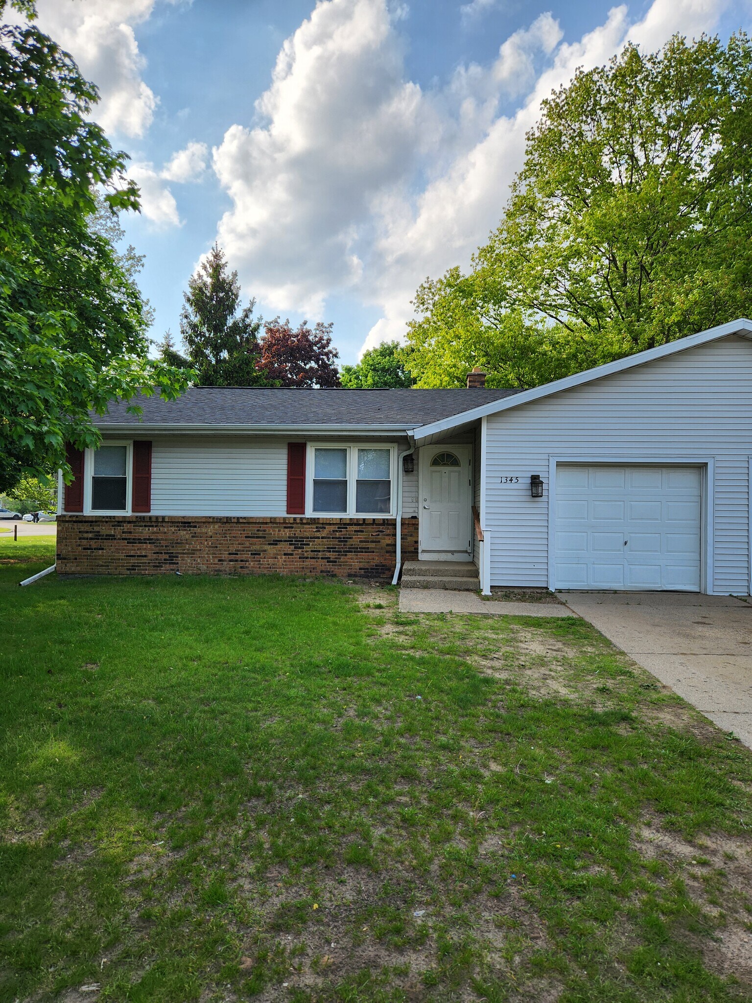 Front of house - 1345 Carriage Hill Dr SE