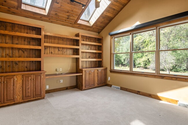 Building Photo - 41W230 Sylvan Dr