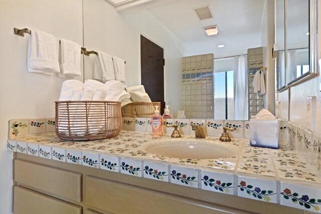 Building Photo - 2122 Rams Hill Dr