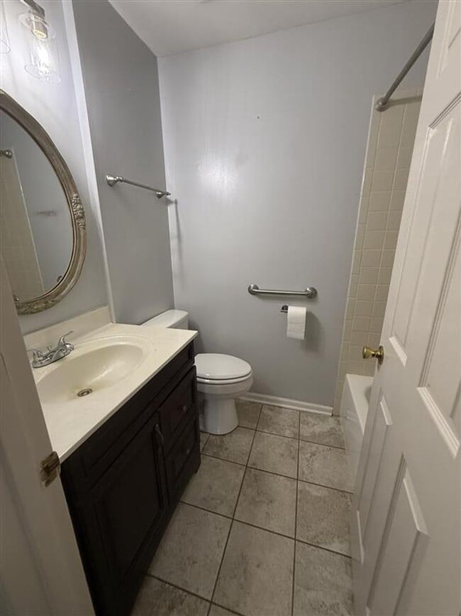 Building Photo - Very Nice 3 Bedroom Home in Hendersonville!