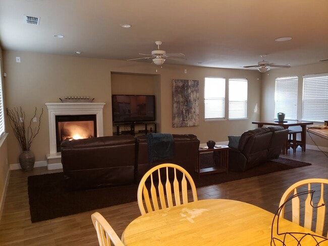 Building Photo - North Natomas Executive Home-Large One Sto...