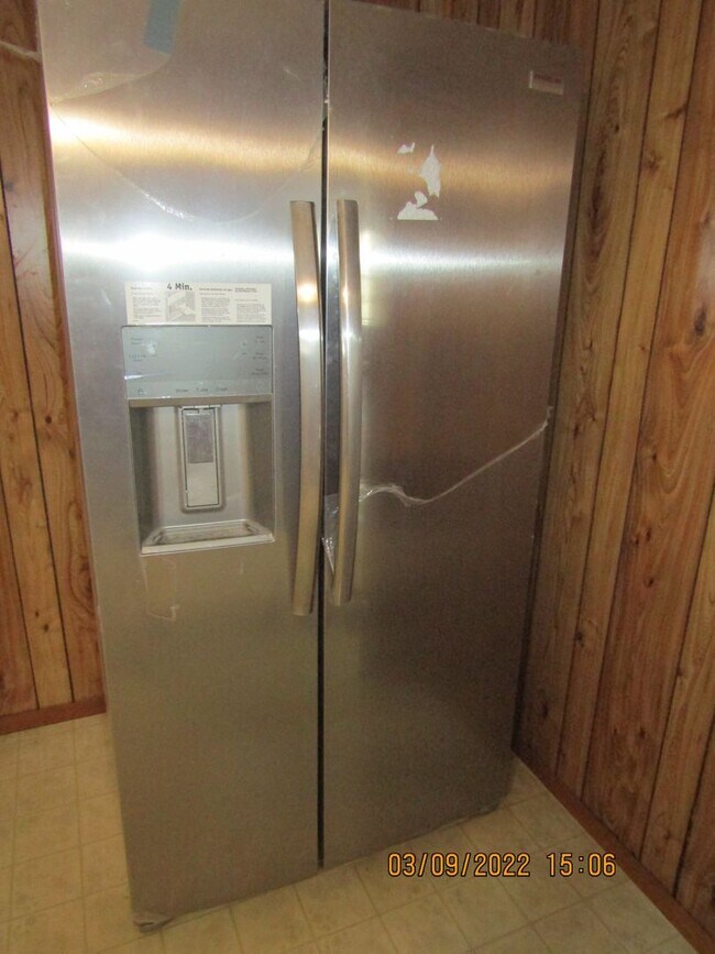Building Photo - centrally located, pets negotiable with ow...