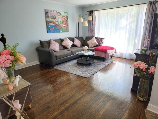 Building Photo - 6530 N Drake Ave