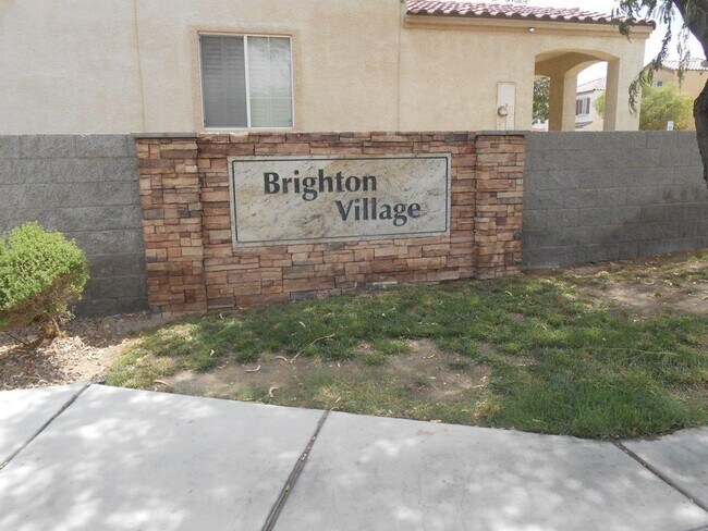 Building Photo - Spacious 2 Bedroom Home near Cactus and Ma...
