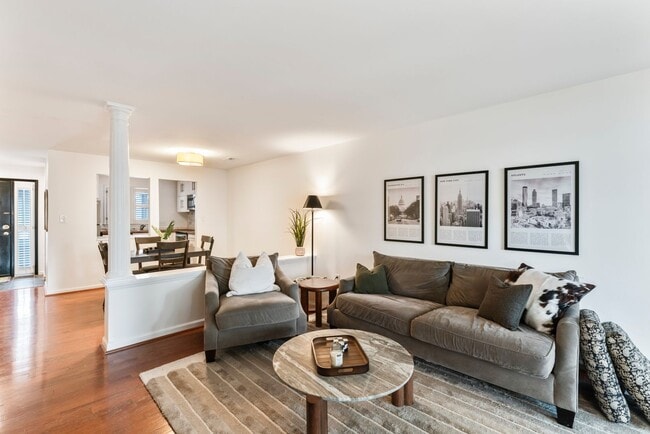 Building Photo - 2719 Selwyn Ave